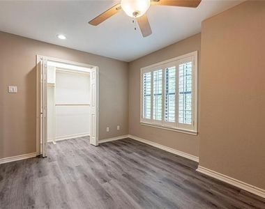 6002 Auburndale Avenue - Photo Thumbnail 14