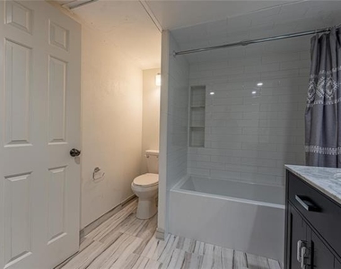 6002 Auburndale Avenue - Photo Thumbnail 13