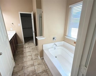 15513 Landing Creek Lane - Photo Thumbnail 8