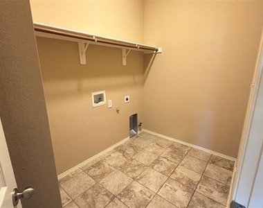 15513 Landing Creek Lane - Photo Thumbnail 5