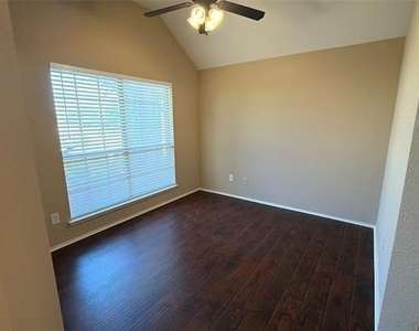 15513 Landing Creek Lane - Photo Thumbnail 2