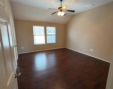 15513 Landing Creek Lane - Photo Thumbnail 6