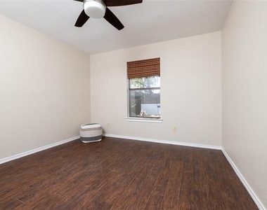 2403 Bayberry Lane - Photo Thumbnail 25