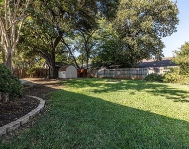 2403 Bayberry Lane - Photo Thumbnail 31