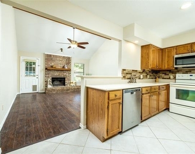 2403 Bayberry Lane - Photo Thumbnail 7