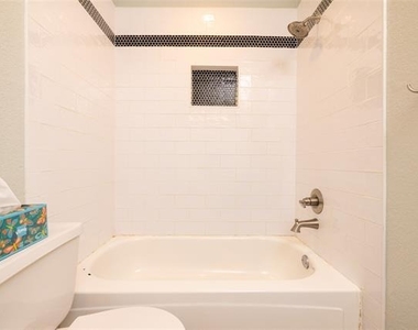 2403 Bayberry Lane - Photo Thumbnail 22