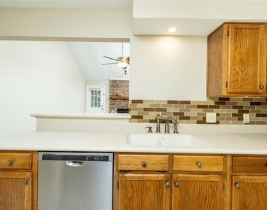 2403 Bayberry Lane - Photo Thumbnail 11