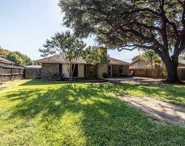 2403 Bayberry Lane - Photo Thumbnail 30