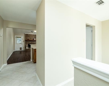 2403 Bayberry Lane - Photo Thumbnail 2
