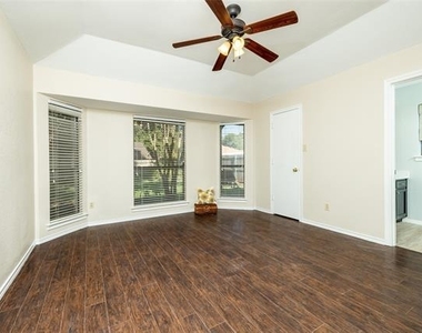 2403 Bayberry Lane - Photo Thumbnail 17