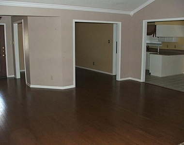 910 Bitternut Drive - Photo Thumbnail 7