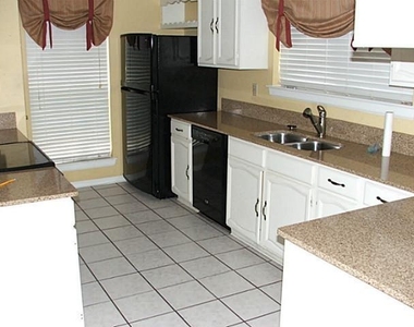 910 Bitternut Drive - Photo Thumbnail 2