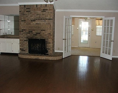 910 Bitternut Drive - Photo Thumbnail 4