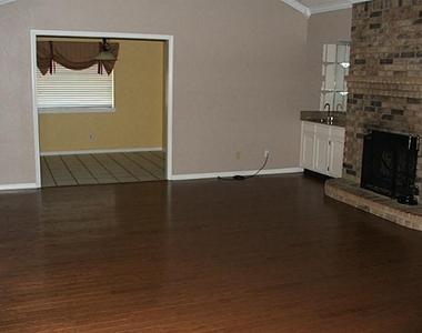 910 Bitternut Drive - Photo Thumbnail 6