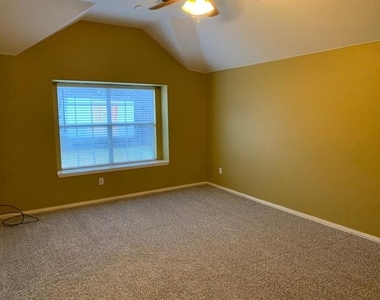 1709 Copper Leaf Drive - Photo Thumbnail 9