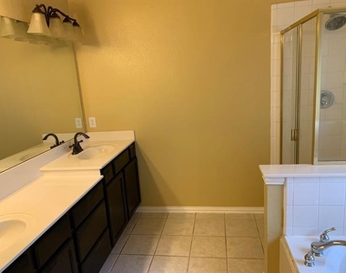 1709 Copper Leaf Drive - Photo Thumbnail 11