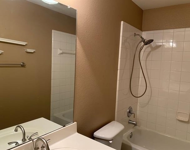 1709 Copper Leaf Drive - Photo Thumbnail 8