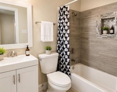 2509 Reever Street - Photo Thumbnail 6