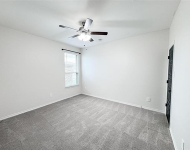 3227 Shortgrass Lane - Photo Thumbnail 14