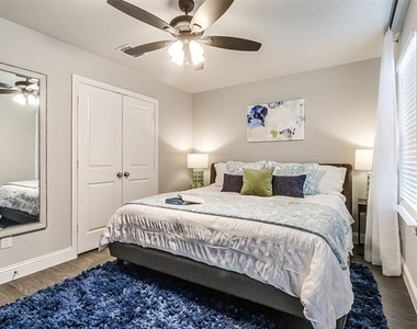 3900 Huntington Drive - Photo Thumbnail 12