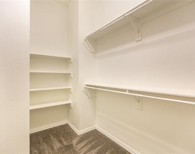 5813 Blackmon Court - Photo Thumbnail 7