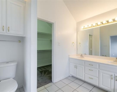 5813 Blackmon Court - Photo Thumbnail 5