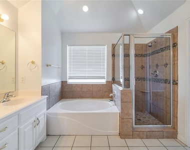 5813 Blackmon Court - Photo Thumbnail 6