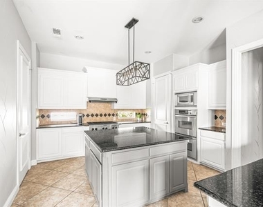 1321 Cotulla Drive - Photo Thumbnail 10