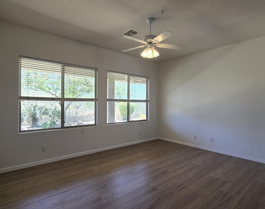 10335 E Rosemary Lane - Photo Thumbnail 6