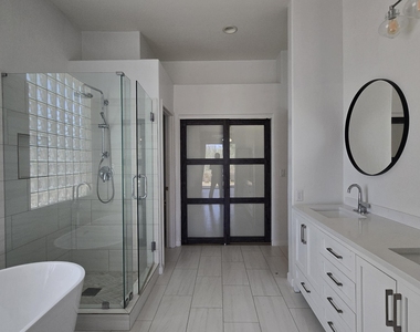 10335 E Rosemary Lane - Photo Thumbnail 17
