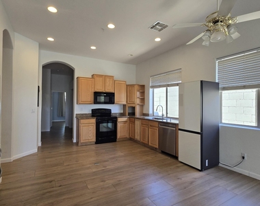 10335 E Rosemary Lane - Photo Thumbnail 7