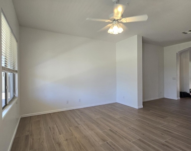 10335 E Rosemary Lane - Photo Thumbnail 5