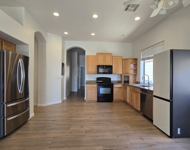 10335 E Rosemary Lane - Photo Thumbnail 8