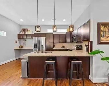 5711 Ross Avenue - Photo Thumbnail 1