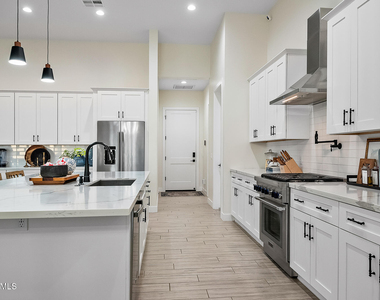 15422 W Bajada Drive - Photo Thumbnail 7