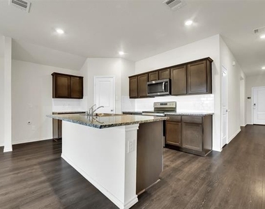 2118 Brisbon Street - Photo Thumbnail 5