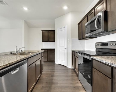 2118 Brisbon Street - Photo Thumbnail 6