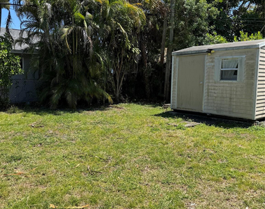 1123 N 17th Avenue - Photo Thumbnail 8
