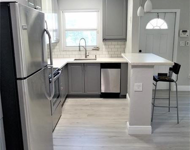 1123 N 17th Avenue - Photo Thumbnail 5