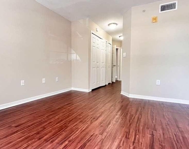 15155 Michelangelo Boulevard - Photo Thumbnail 9