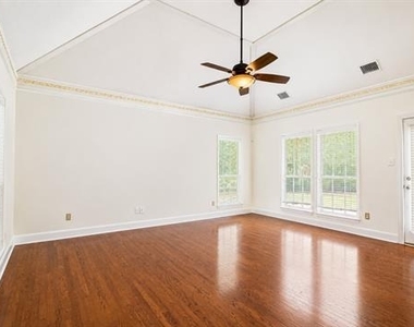 810 Pearl Drive - Photo Thumbnail 3