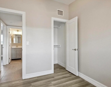 2068 E Howe Avenue - Photo Thumbnail 5