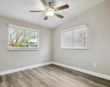 2068 E Howe Avenue - Photo Thumbnail 8