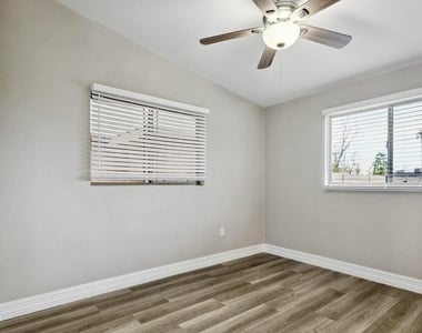 2068 E Howe Avenue - Photo Thumbnail 6