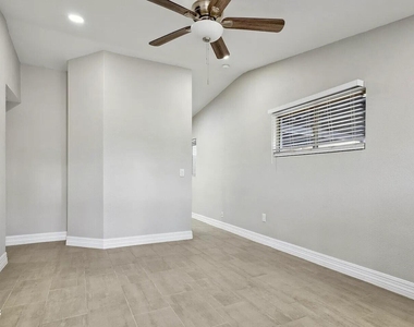 2068 E Howe Avenue - Photo Thumbnail 3