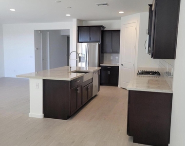37100 N Rhinelander Drive - Photo Thumbnail 2