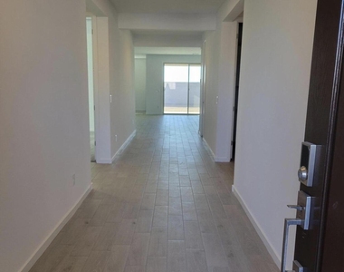 37100 N Rhinelander Drive - Photo Thumbnail 5