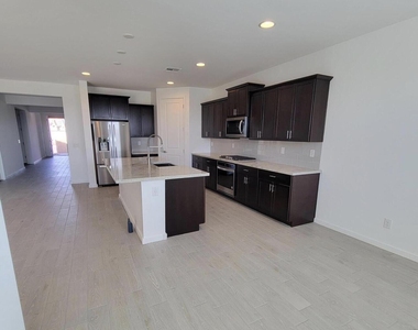 37100 N Rhinelander Drive - Photo Thumbnail 4