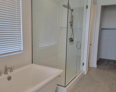 37100 N Rhinelander Drive - Photo Thumbnail 9