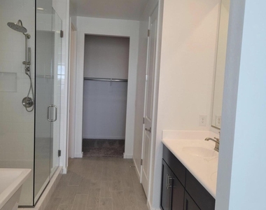 37100 N Rhinelander Drive - Photo Thumbnail 8